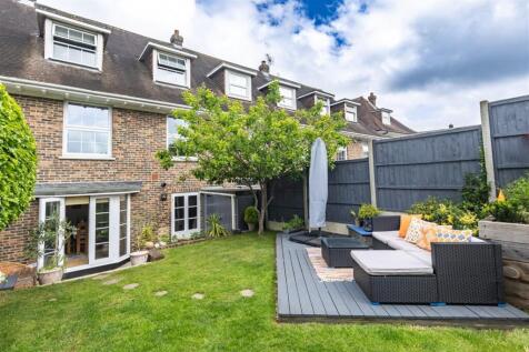 66 Theydon Grove (32).jpg