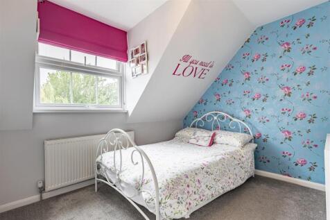 88 Theydon Grove (17).jpg