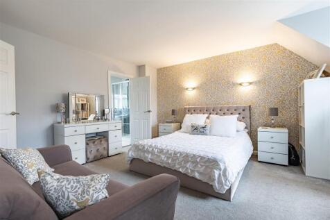 88 Theydon Grove (20).jpg