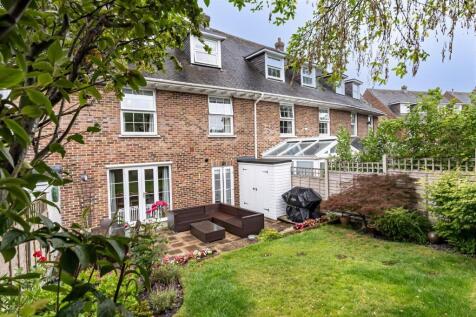 88 Theydon Grove (26).jpg