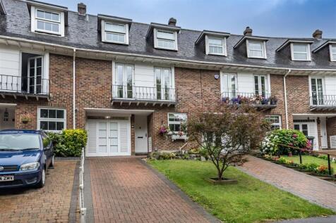 88 Theydon Grove (28).jpg