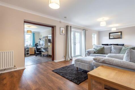 72 Beamish Close CM16 6JW (2).jpg