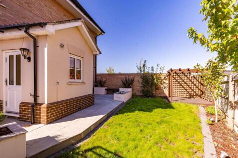 39 Buckingham Road (31).jpg