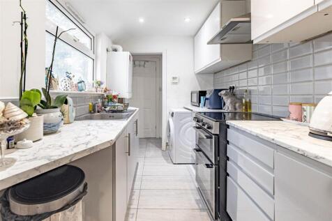 209 Manor Rd (4).jpg