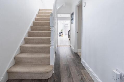 9 Hillcrest Way (1).jpg