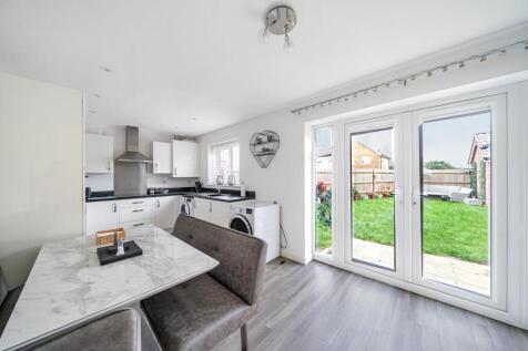 Kitchen/ Dining Room