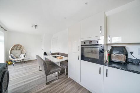Kitchen/ Dining Room