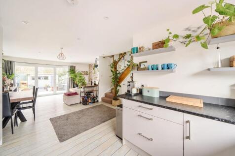 Kitchen / Dining / Lounge