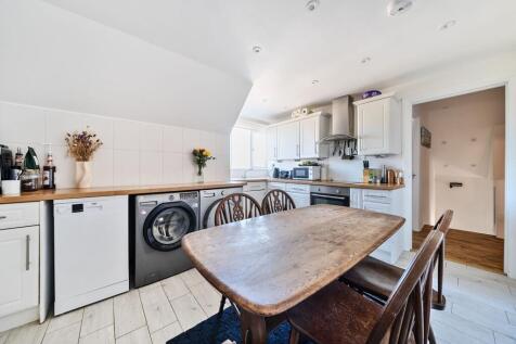 Kitchen/ Dining Room