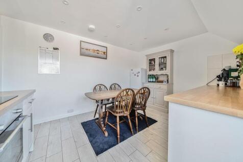 Kitchen/ Dining Room