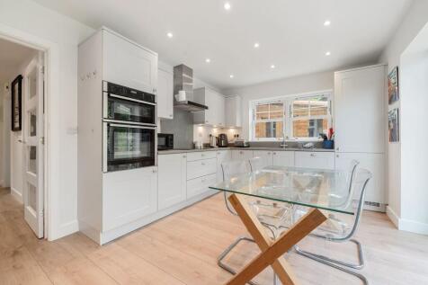 Kitchen/ Dining Room