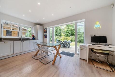 Kitchen/ Dining Room