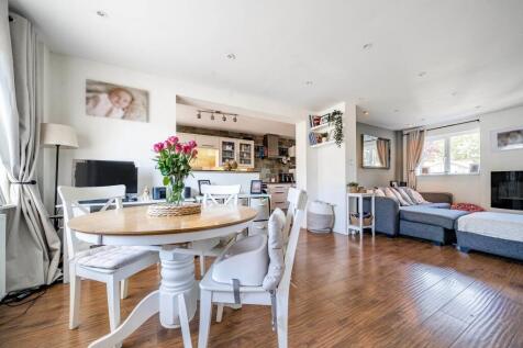 Living Room/ Dining Room