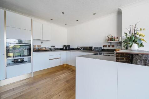Kitchen/ Dining Room