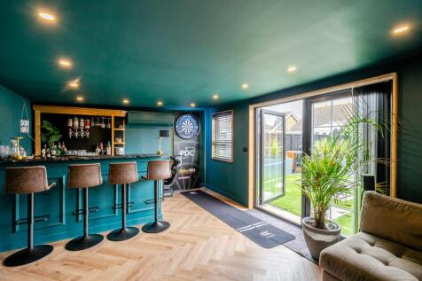 Bar/ Garden Room
