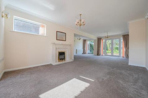 Living Room/ Dining Room