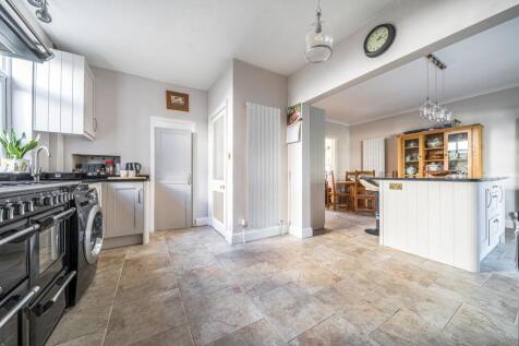 Kitchen/ Dining Room