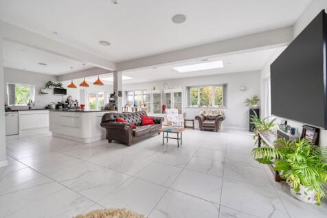 Kitchen/ Reception Room