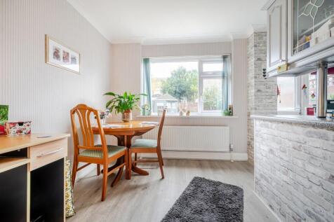 Kitchen/ Dining Room