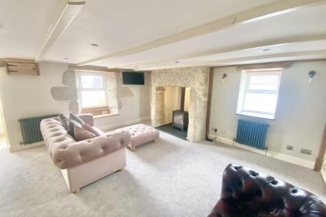 Lounge/ Dining Room