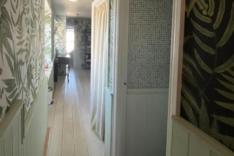 Landing &amp; Hall