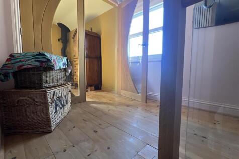 Landing &amp; Hall