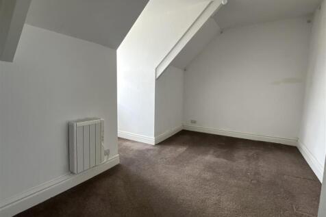 Bedroom 4 (Attic)