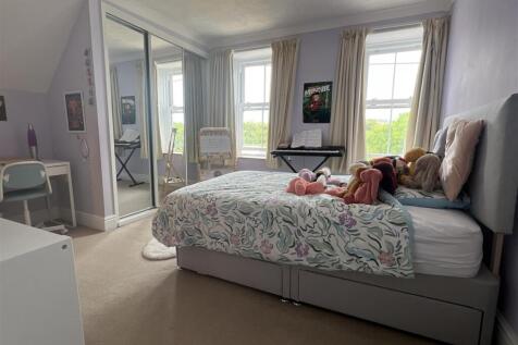 Bedroom 1 (en suite)