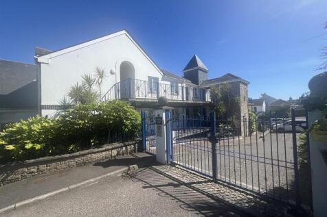 Gated Parking and Communal Areas