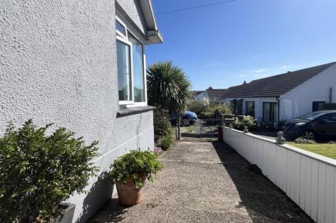 Gardens & Garage
