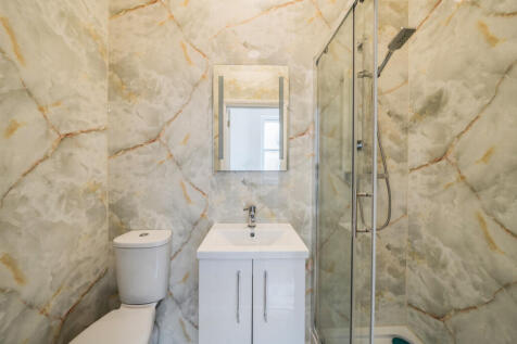 1372751-4-68f8d7d...