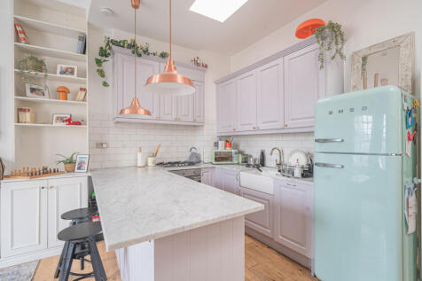 1370789-7-68f5f59...