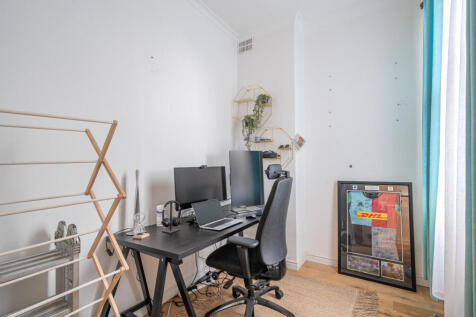 1370789-5-68f5f59...