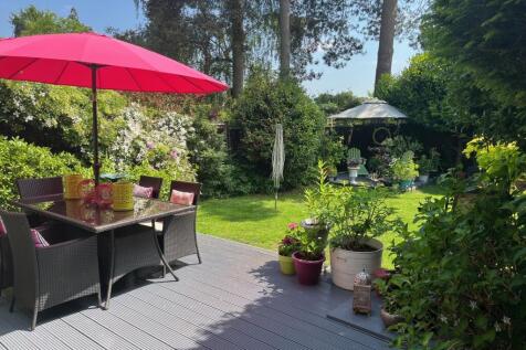 Secluded rear garden