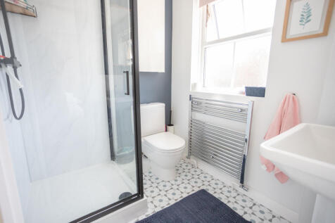 En-suite shower