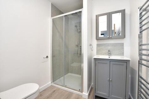 901fvlvo - shower...