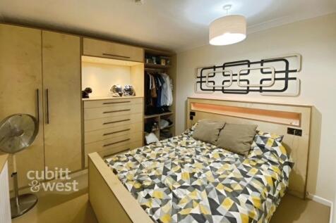 c40f4b46-Bed