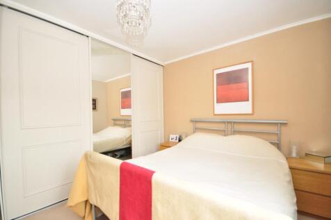 9010urut - bedroo...