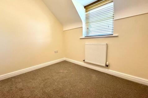 Bedroom 2 (2)