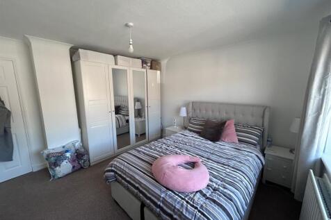 bed 1.jpg