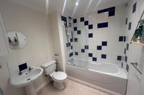 bathroom 1.jpg