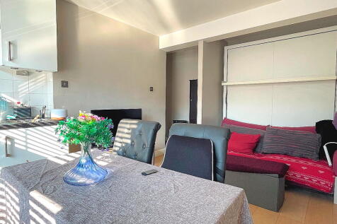 Studio Room