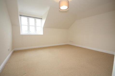 Bedroom  (Before redecoration and carpets - Guide 