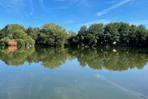 Goldsworth Park Lake