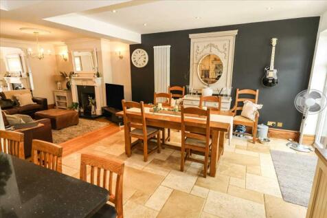 Kitchen Family Room