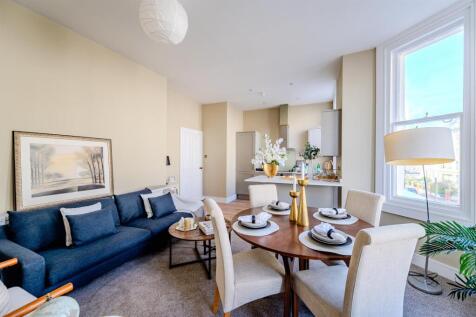 3, LOUNGE KITCHEN 1.jpg