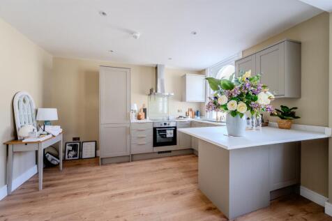 4, KITCHEN.jpg