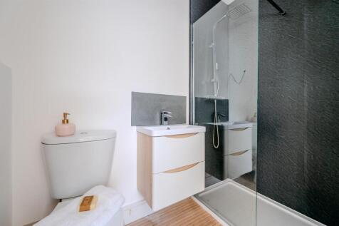 4, EN SUITE.jpg