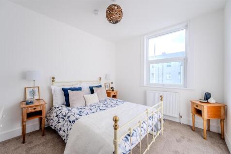 4, BED 2.jpg