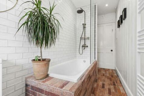 Bathroom1.JPG